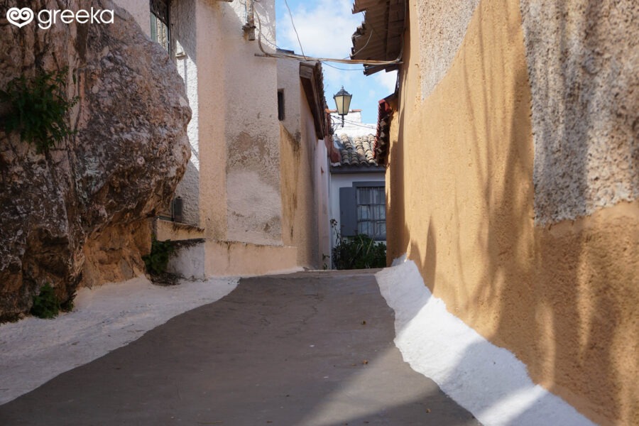 Narrow Cycladic alleys makes you forget that you are in the center of a Metropolis