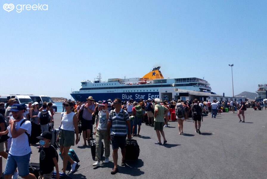 Embarkation and disembarkation at the port of an island