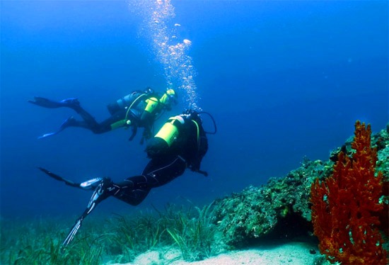 Greek island activities: diving